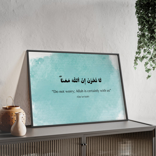 „Do not worry; Allah is certainly with us“ Poster with Wooden Frame